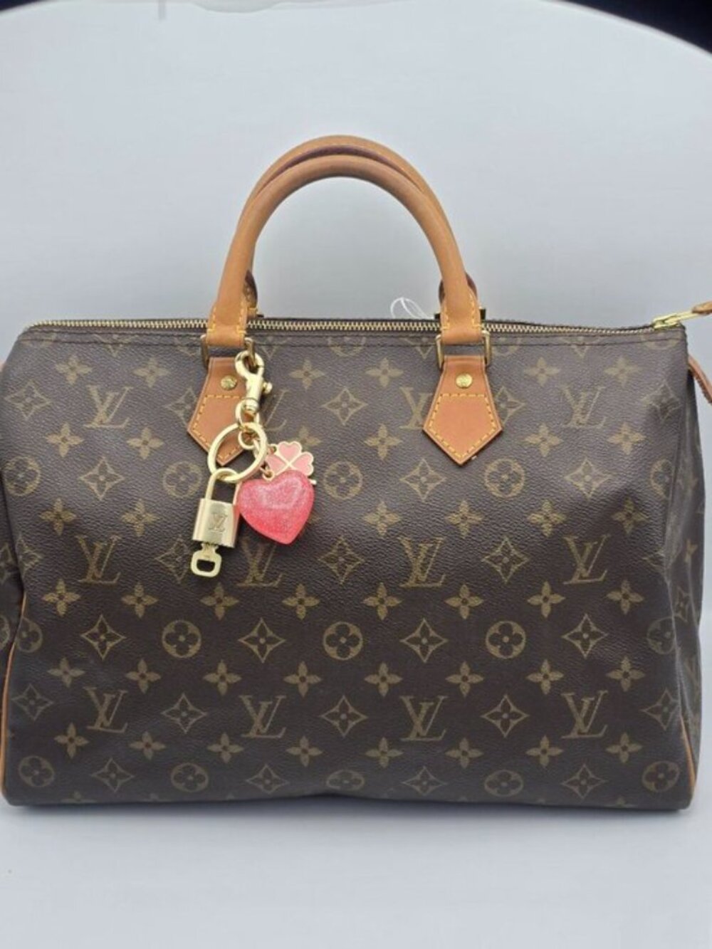 Authentic Louis Vuitton Gold Lock & Key ✨ Unbranded Heart Bag Charm Keychain - Picture 3 of 10